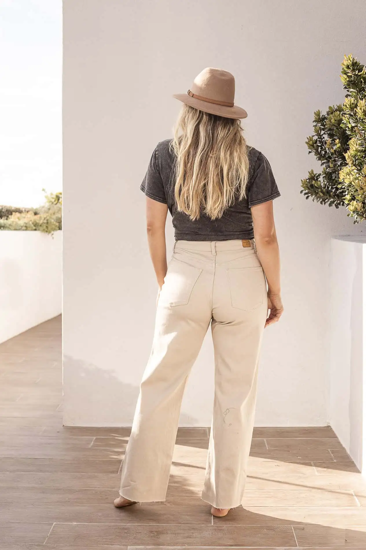 Best Jeans For Pear Shape: Flattering Styles for Curvy Women