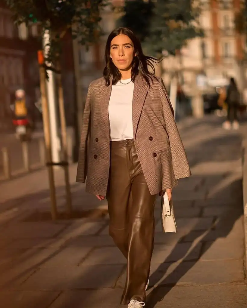 Brown Pants Outfit Ideas: 10 Stylish And Chic Looks