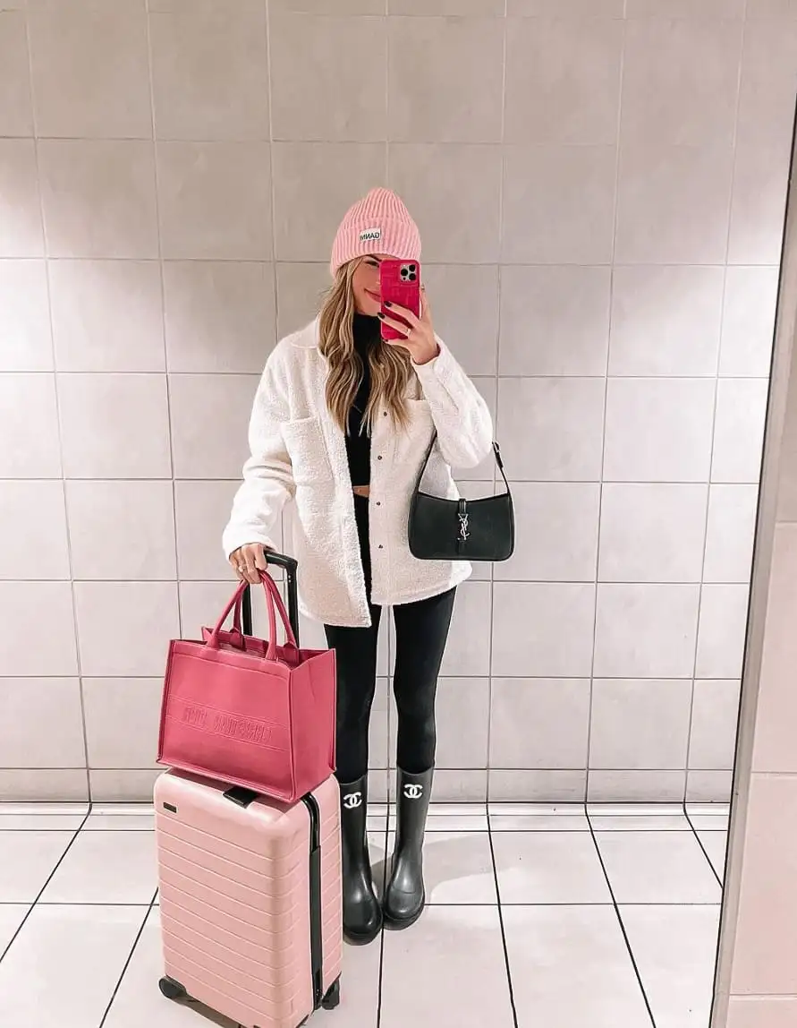 Comfy Airport Outfits: Tips and Ideas for a Stylish and Hassle-free Travel Experience