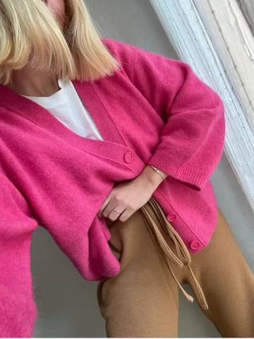 Pink Sweater Outfit 001