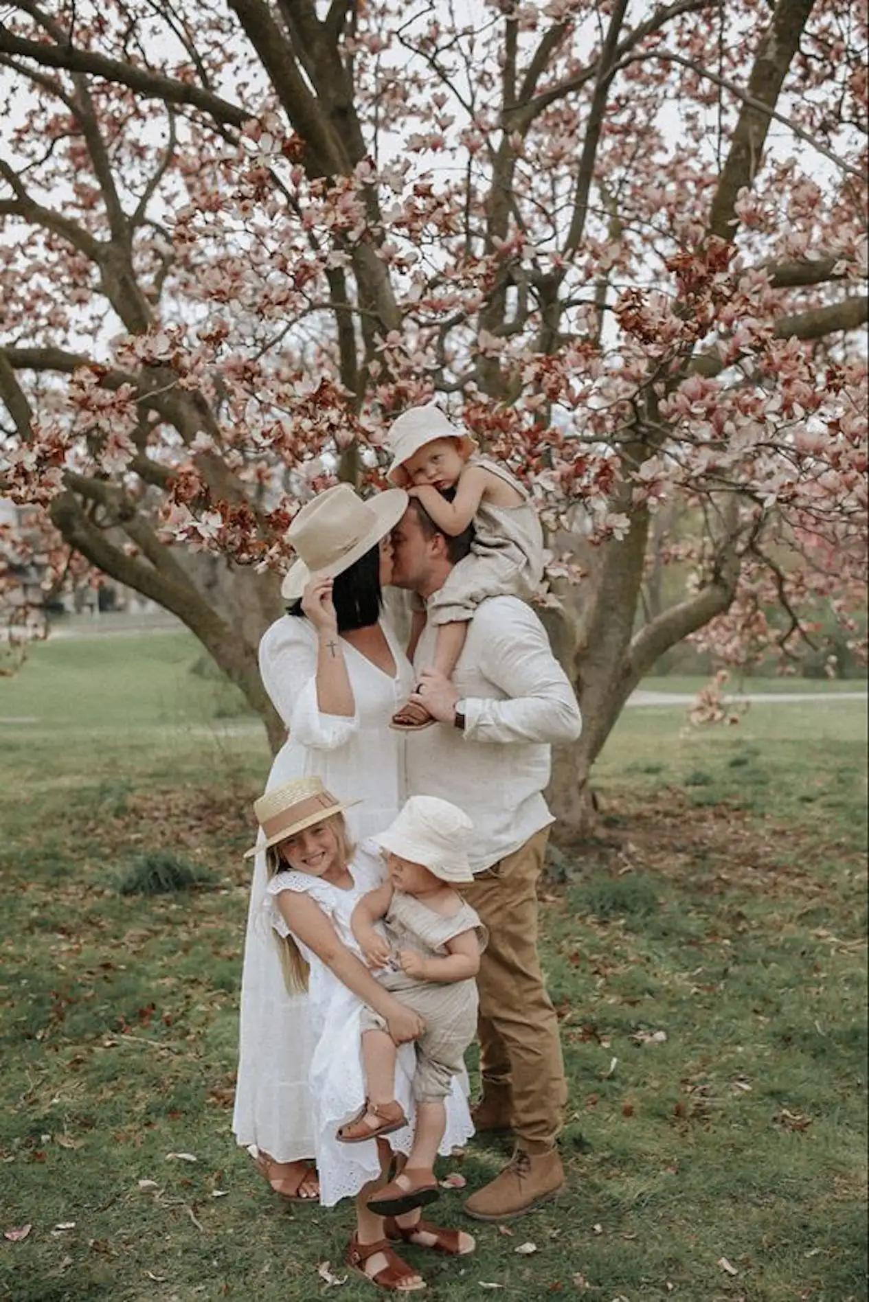Spring Family Photo Outfits: 5 Tips for A Perfect Shot