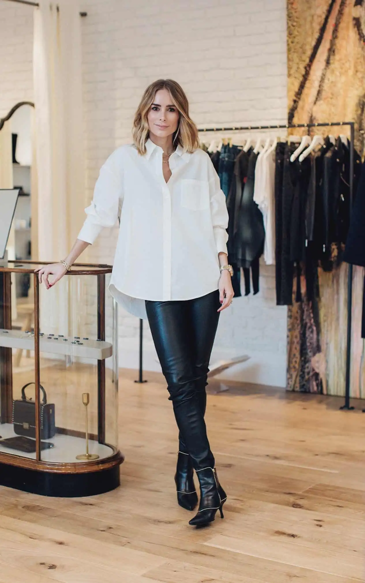 Best Tops To Wear With Leather Leggings: A Complete Style Guide