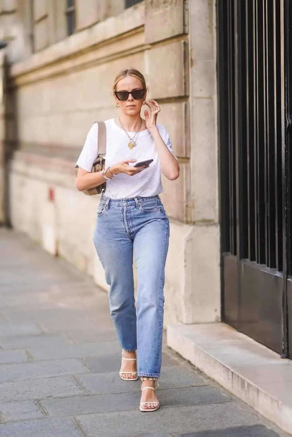 What Shoes To Wear With Straight Leg Jeans: A Complete Guide